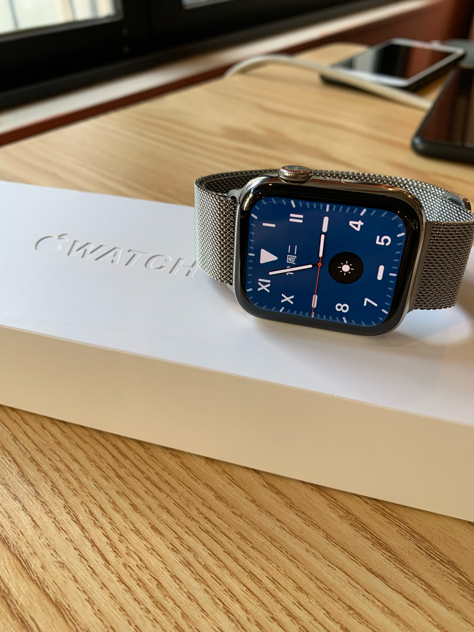 出售苹果手表6代44毫米银色不锈钢米兰尼斯钢带