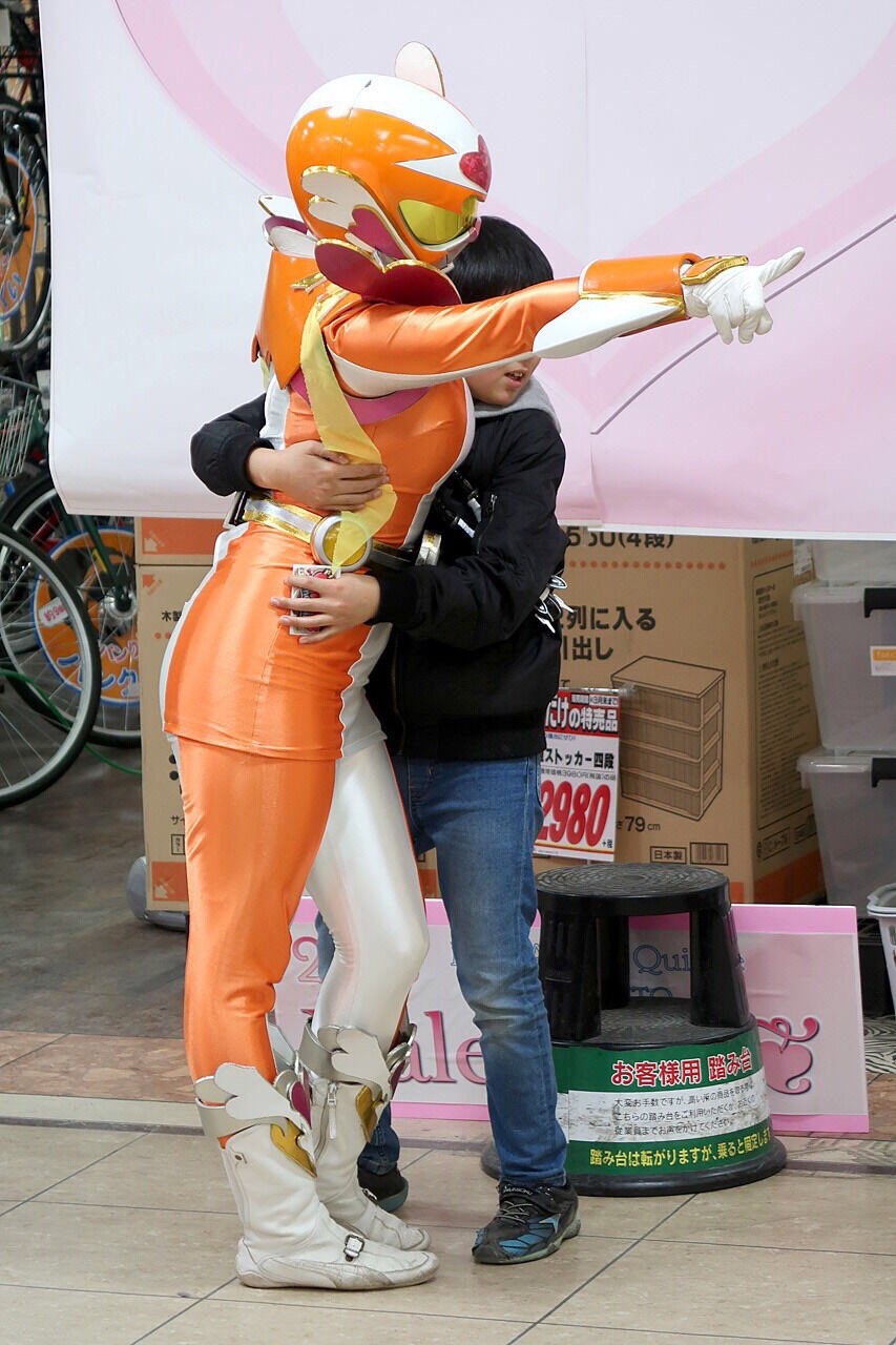 看到隔壁那个廉价皮套有感而发:有没有女奥特曼x小男孩的作品啊