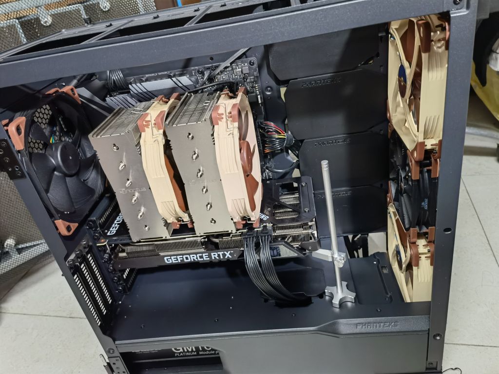 兄弟们5900x猫头鹰d15 待机45度打吃鸡79度82度正常嘛