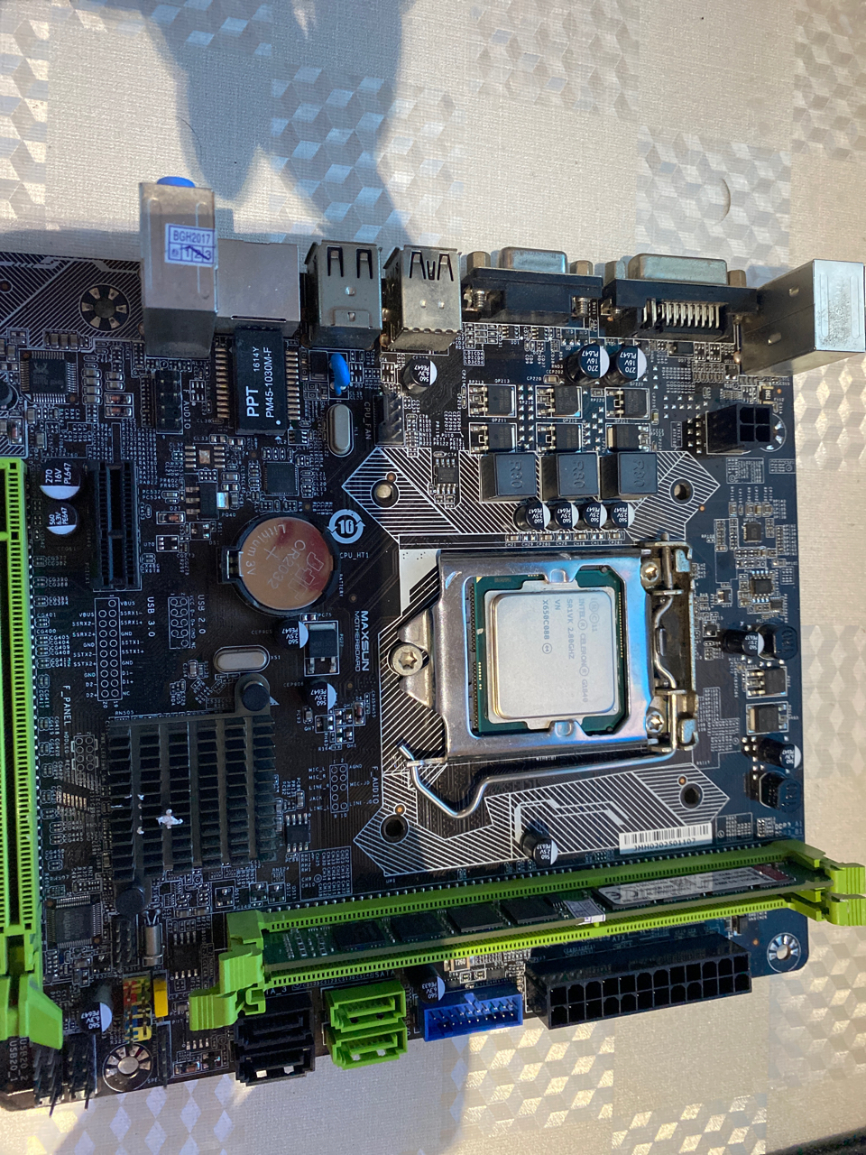 不懂就问硬件大佬看下主板针脚少了一根还有救吗cpug1840主板应该是