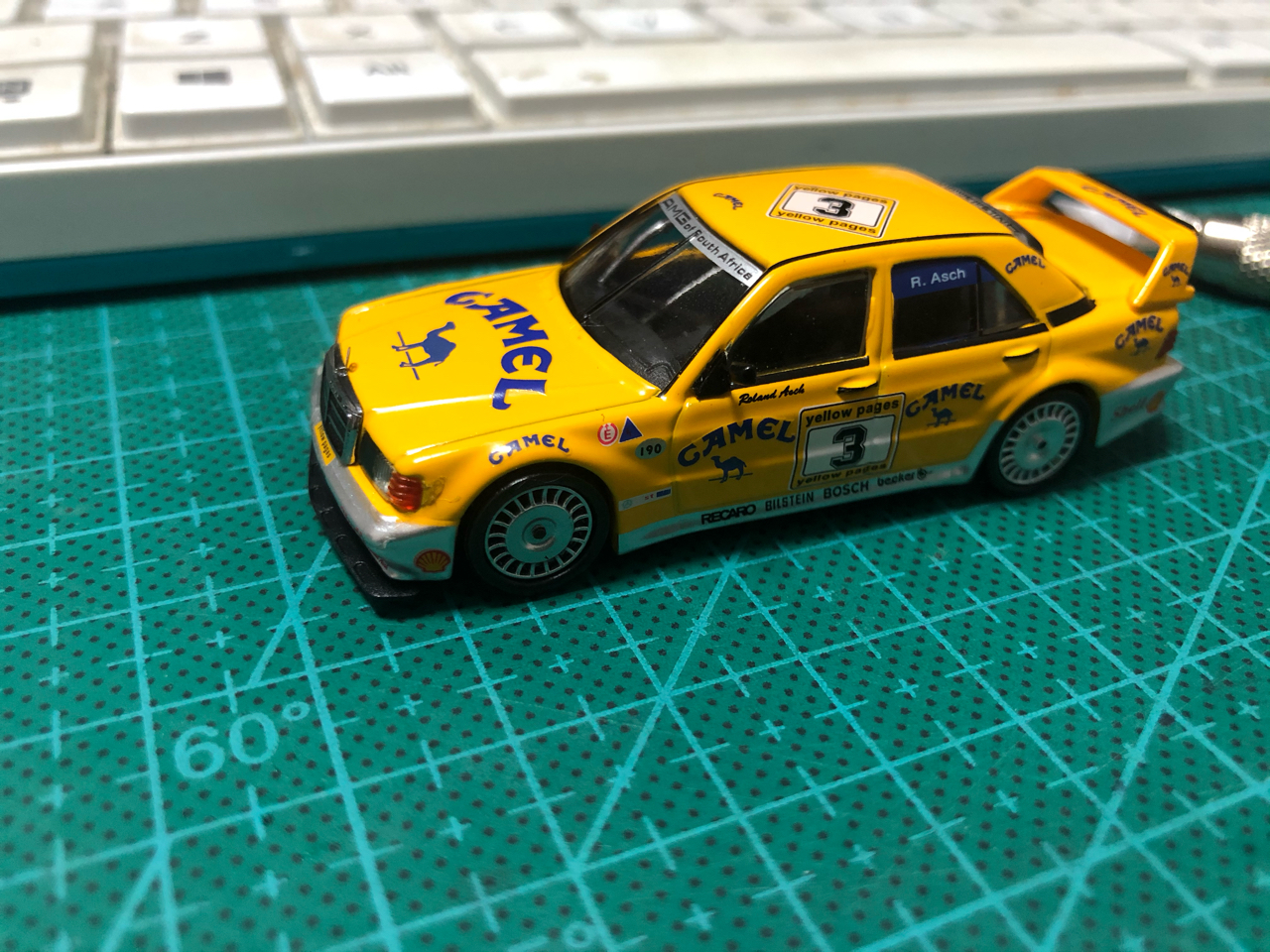 小车都要被禁烟令背刺悲剧的minigt的dtm大赛骆驼烟草涂装奔驰190e