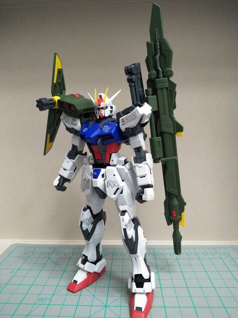 讨论mg强袭rm的剑炮配件包感觉有问题啊剑装的肩部护甲合不上