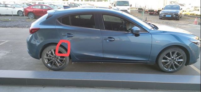 车辆后翼子板补漆是怎么补的啊