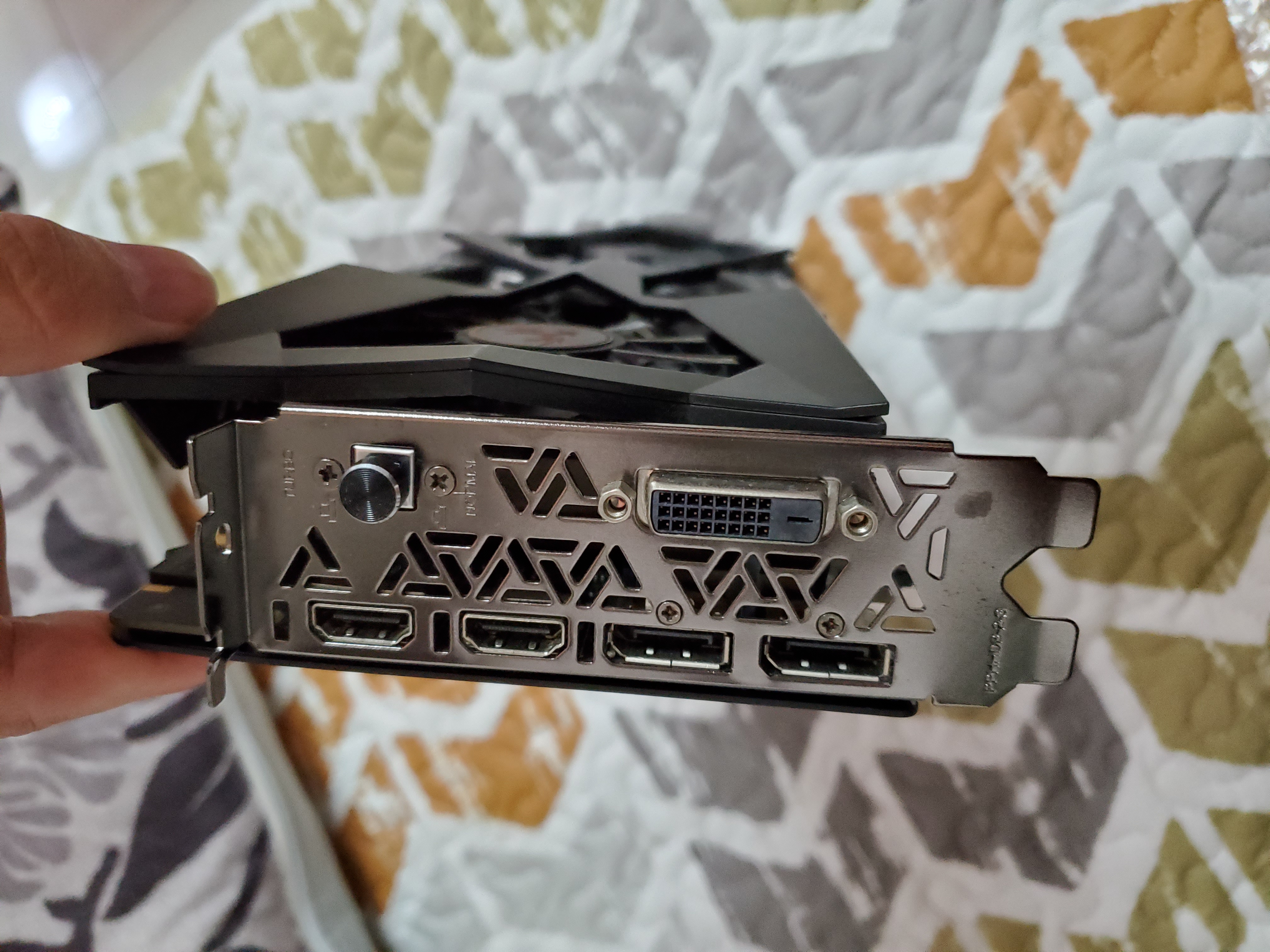 已出出七彩虹gtx1070tivulcanx显卡