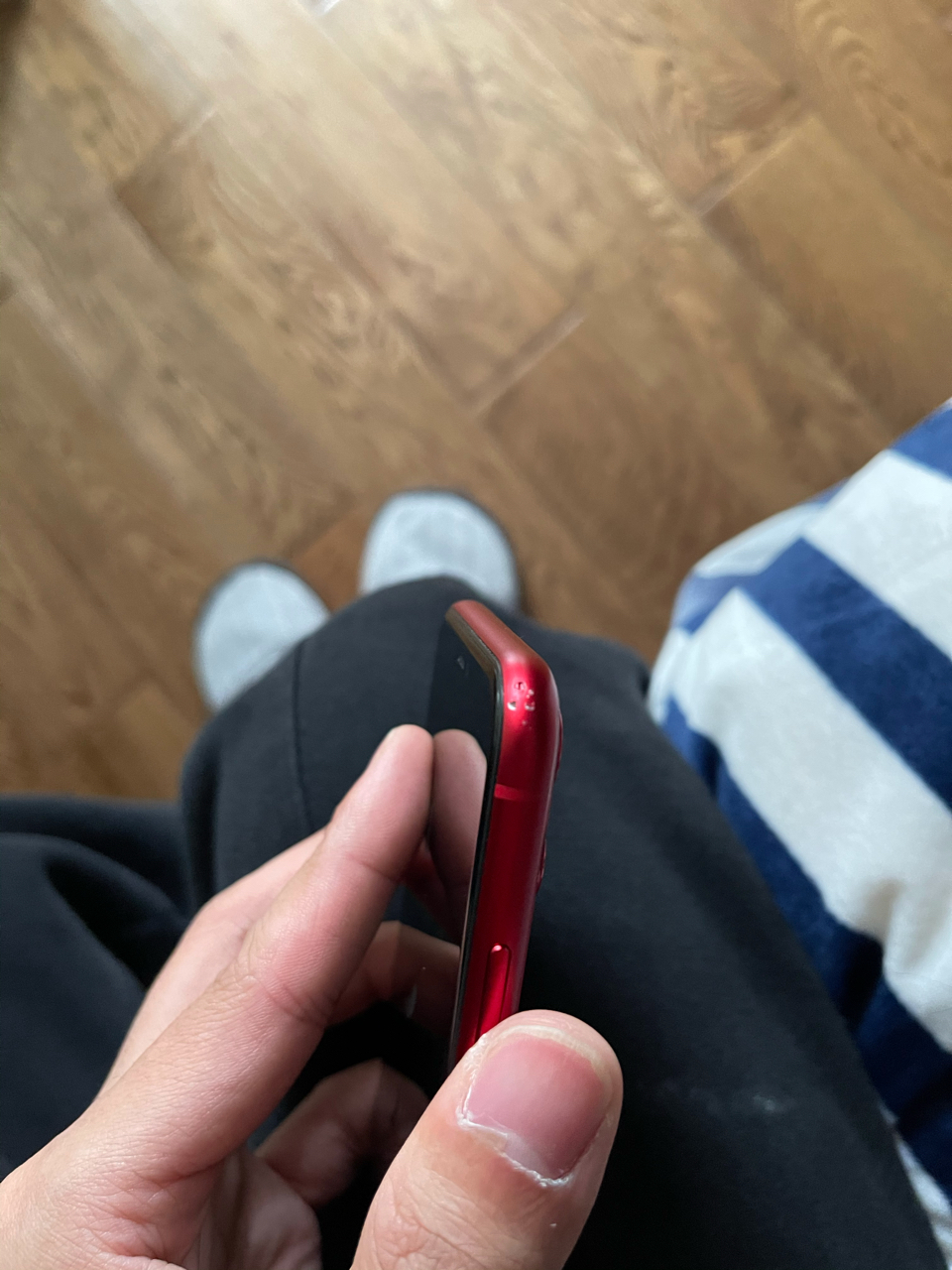 出个64的iphone11边框后盖有点摔碎了