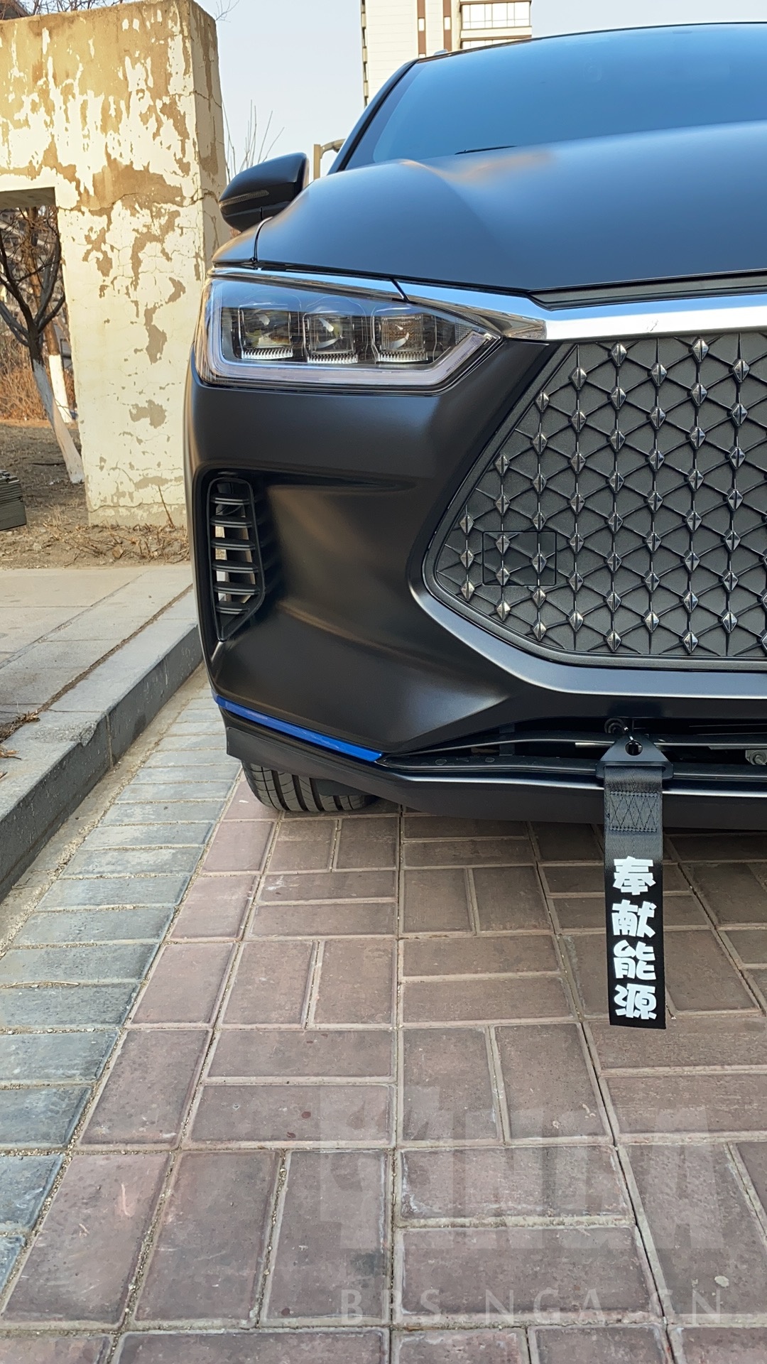 车版专栏改装作业比亚迪e2改色电光黑梦想总是要有的说不定就实现了呢