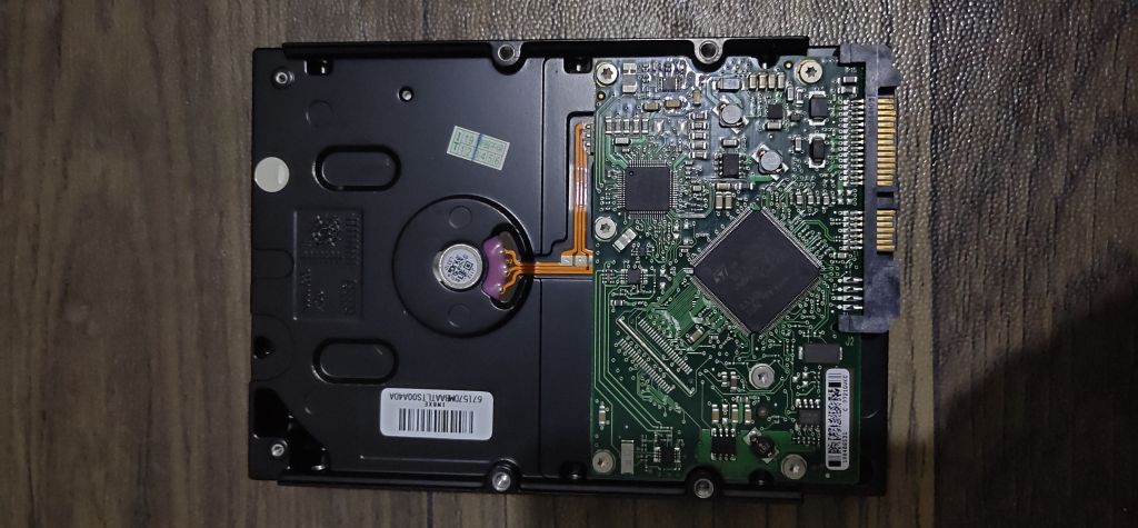 大佬们,3.5寸硬盘没有中间两个孔位,怎么装