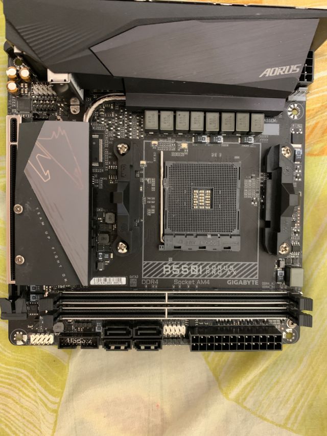 技嘉b550i 没评价,不超频玩内存随意入.供电什么的b550i都不差