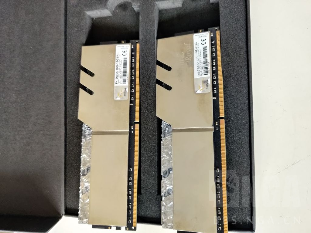 [电脑硬件] 出套皇家戟3600银色 皇家戟3600c18 8gx2套条 cjr颗粒