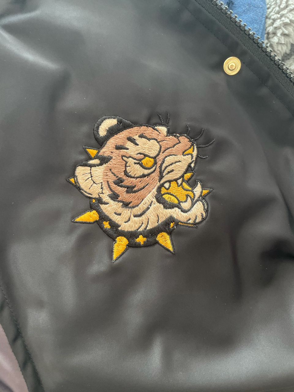 143氵小老虎刺绣外套返图