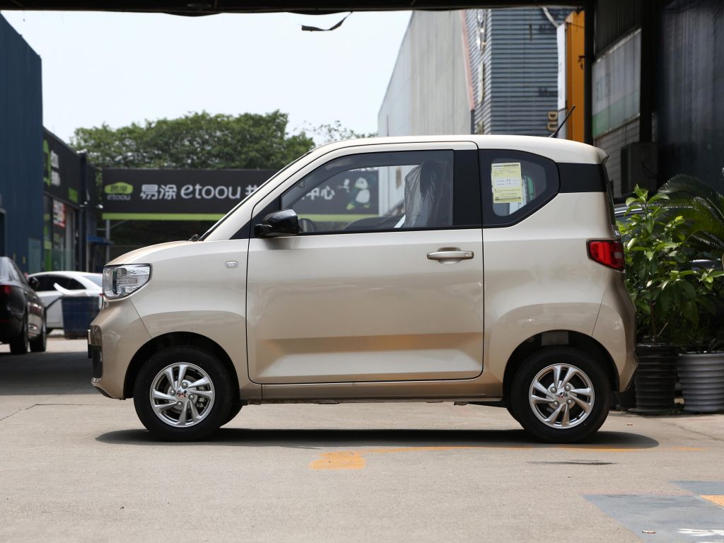 我刚才在路上见到一辆超级微小的车,真的太小了,在网上找了一圈,好像