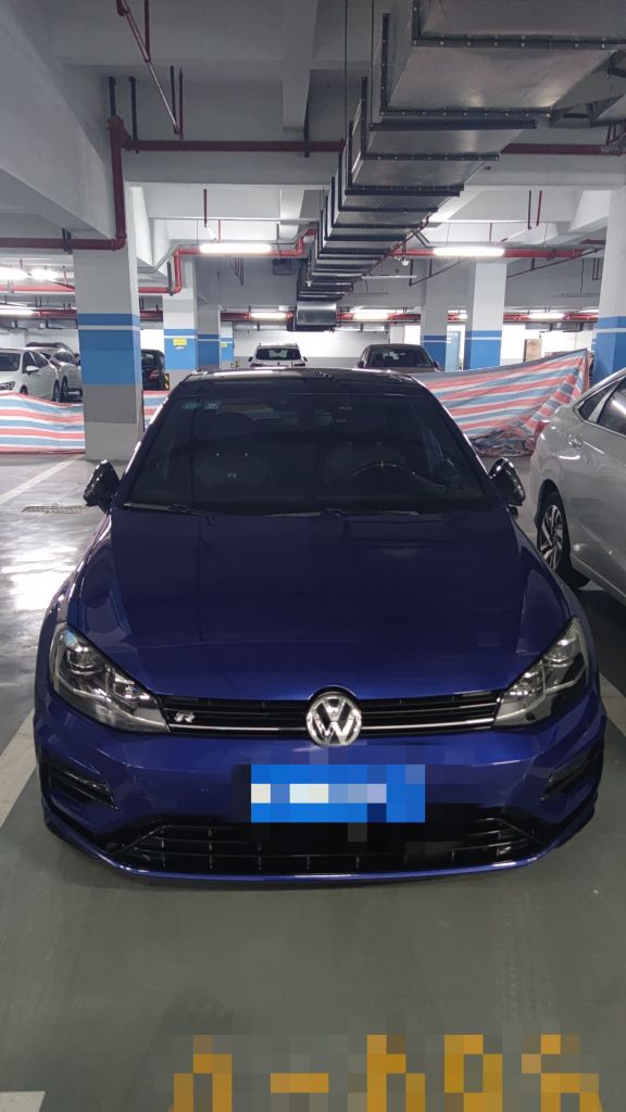 水一贴感谢租车平台让键盘车神开上了普普通通的蓝针高尔夫