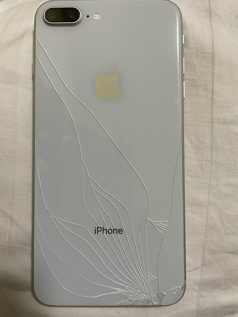 iphone8plus美版256g后壳玻璃裂了已出