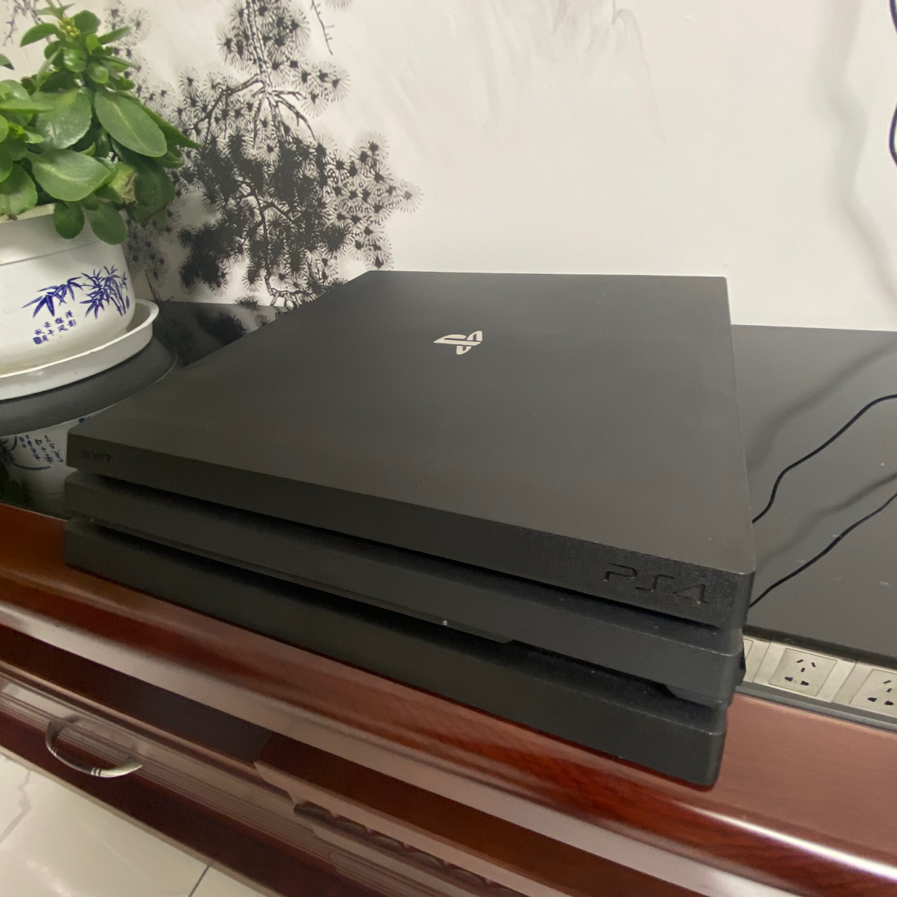 出一个ps4 pro 黑色国行1tb版