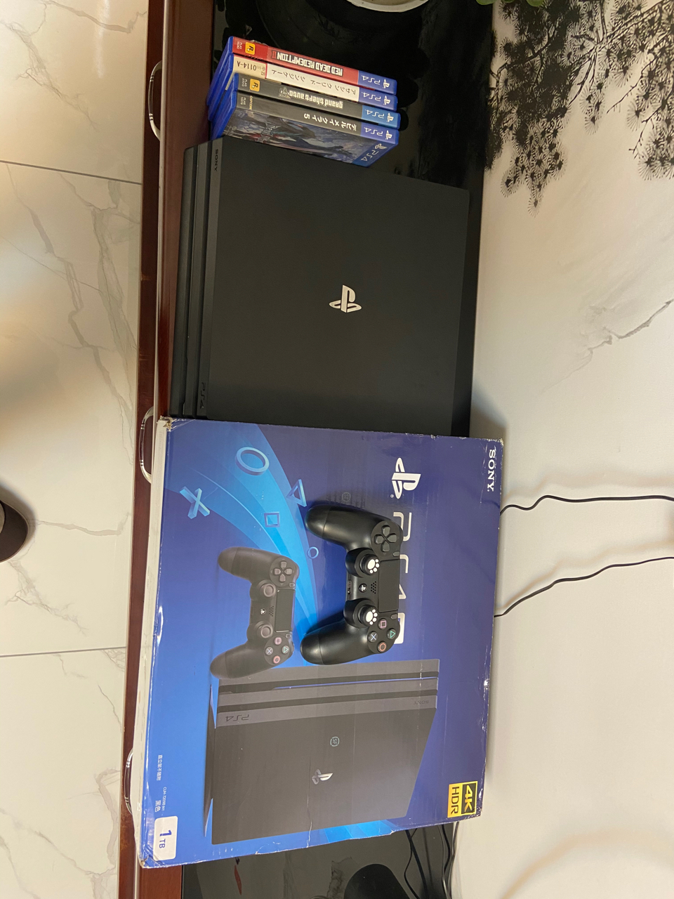 出一个ps4 pro 黑色国行1tb版