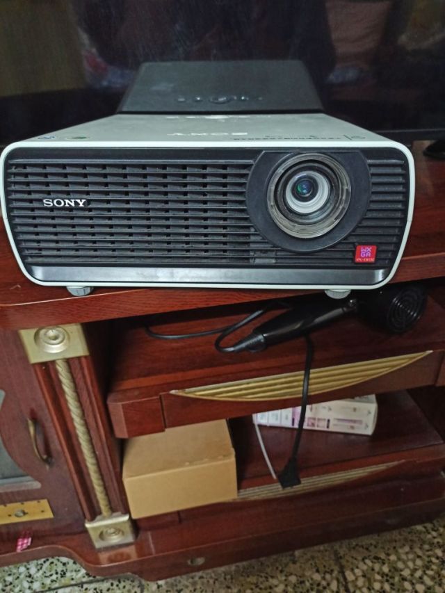 出一个索尼的投影仪,当年的万元机