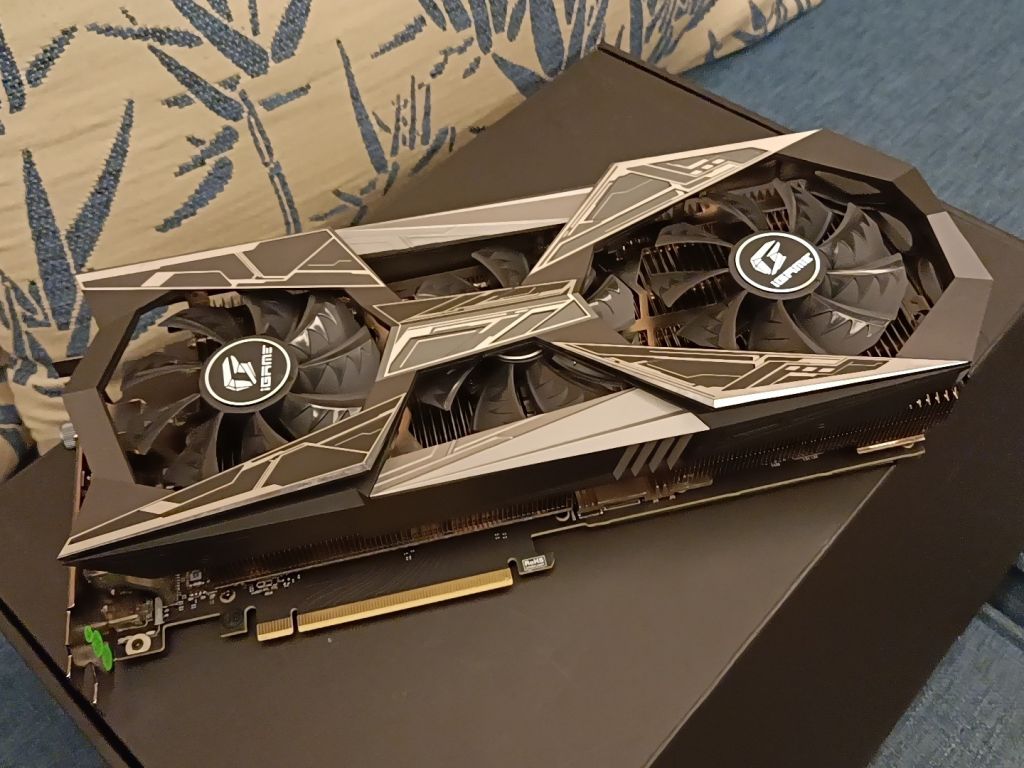 出张七彩虹火神2080super