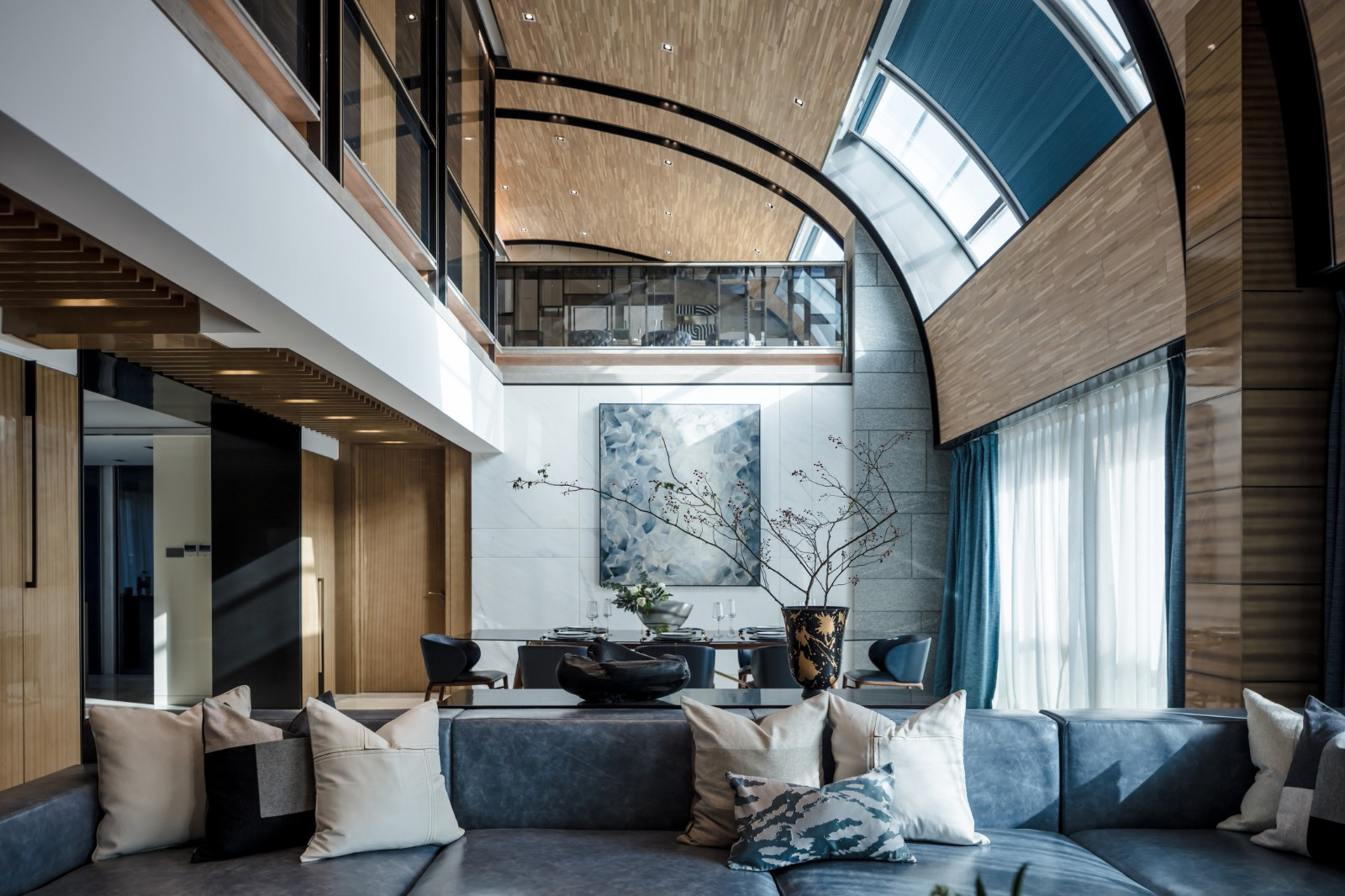 [每日一案]每天一个案例分享:北京的一套有着弧形屋顶的500平房子