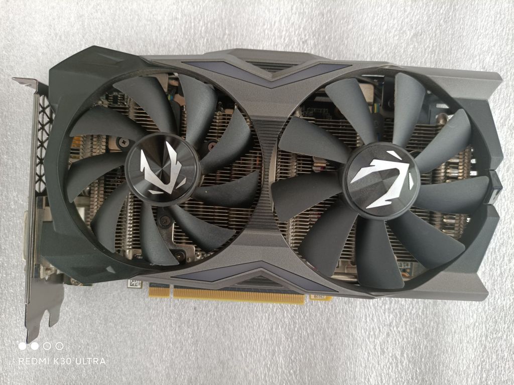 出一块短卡22公分19年买的索泰2070毁灭者