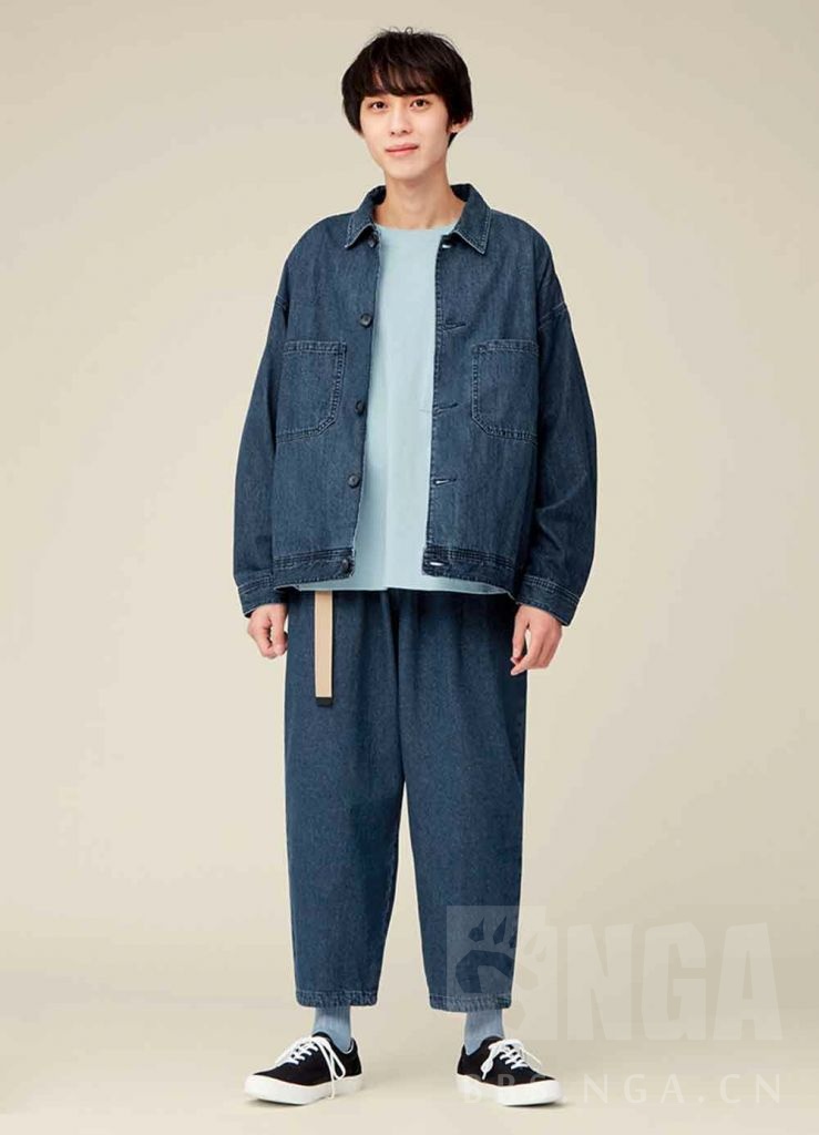 拿真人试验了下,占满画幅全身像似乎是70mm最接近真实 nga玩家社区