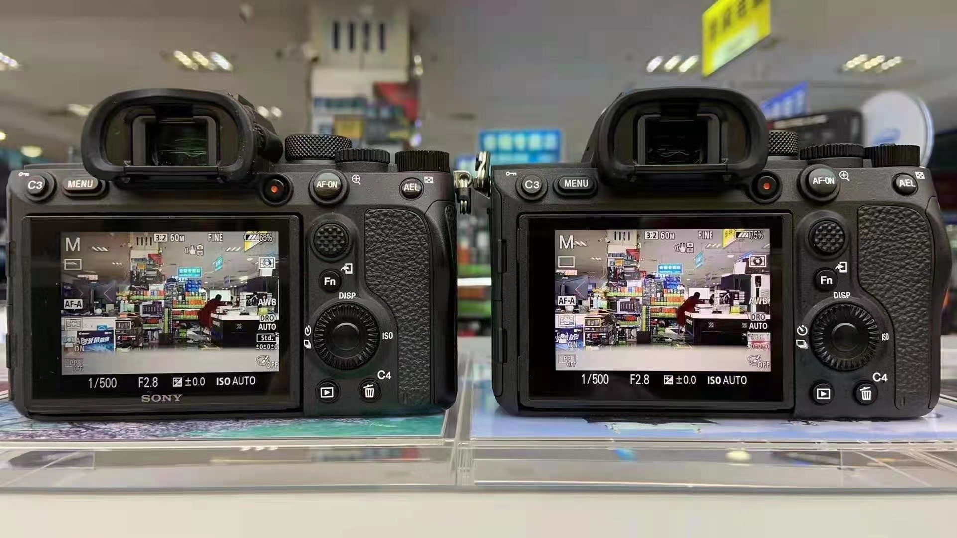 器材交流看到张a7r4和a7r4a的屏幕对比图