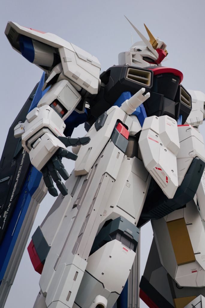 魔都11自由高达开业第一天凑热闹