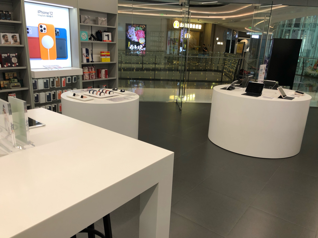 草一个人都没有深圳龙华cocopark店