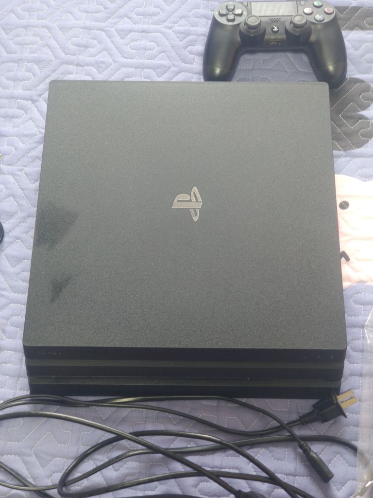 换ps5了,出国行ps4pro,99新!