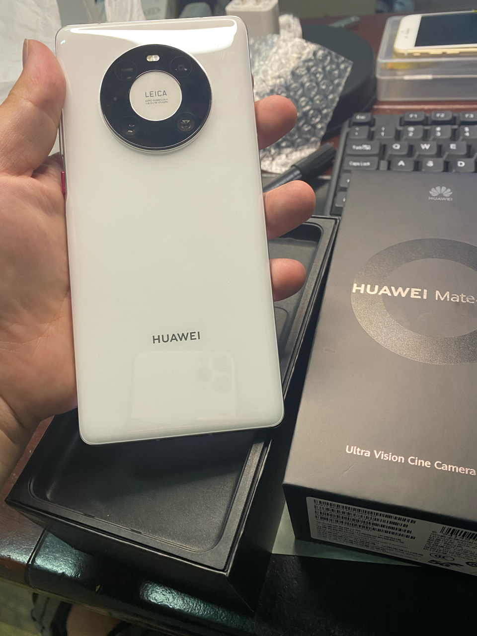 出一台刚激活的mate40pro8128白色6000元