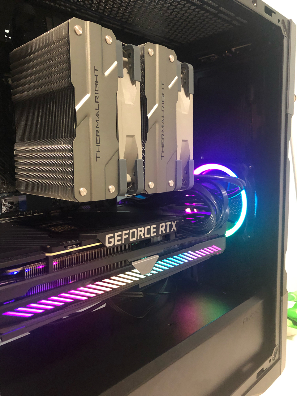 重炮手3090显卡输出接口被后面板杆子hdmi插不紧