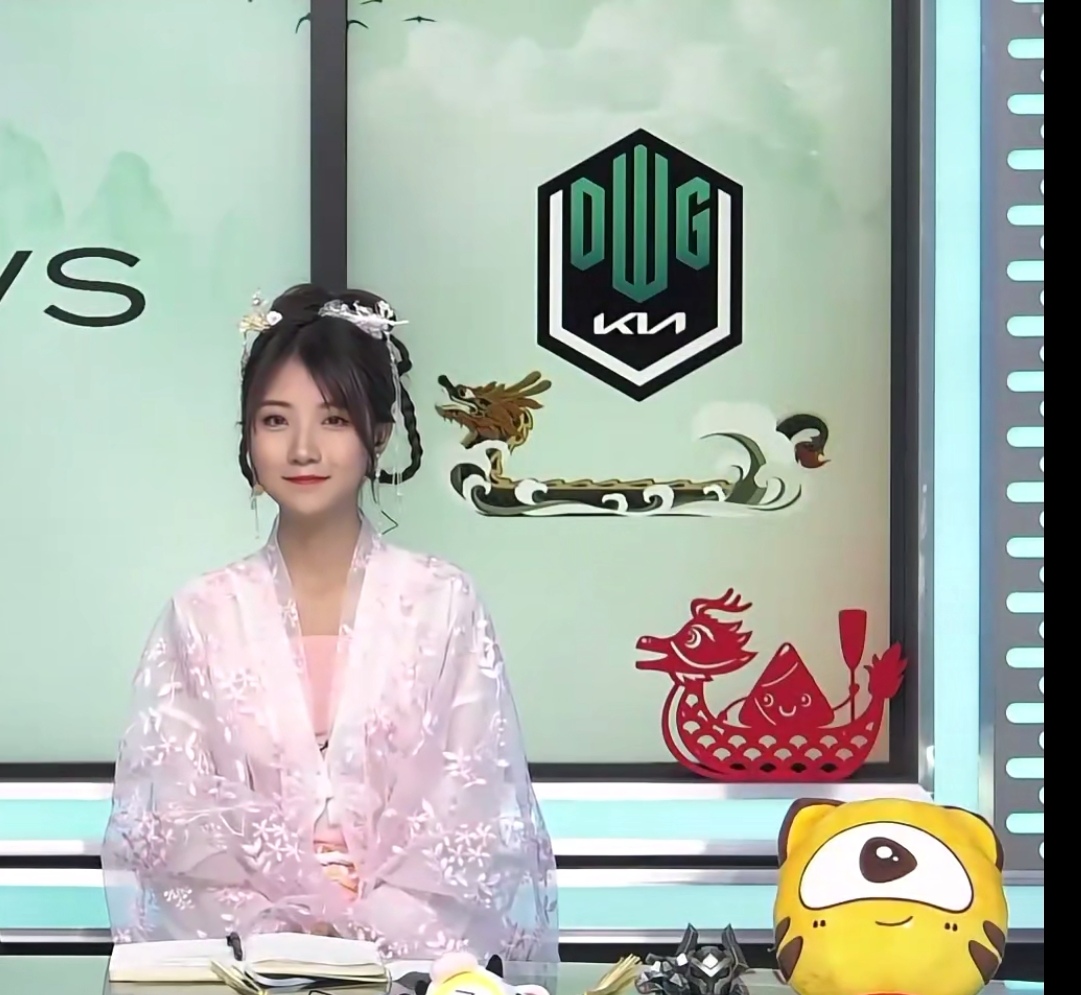 联盟赛事乖乖lck这个女解说也太可爱了吧