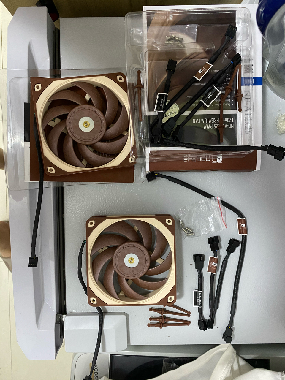 出两把猫头鹰风扇a12x25