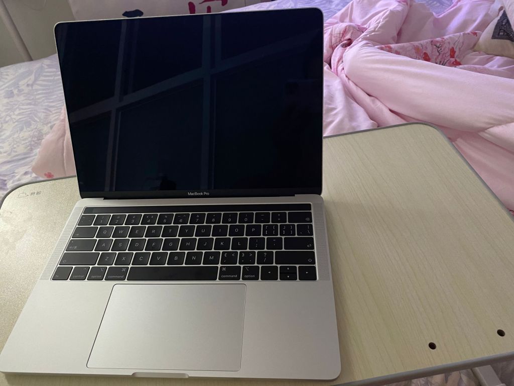 出个19款顶配macbookpro 13寸,i7 16g 512g,7999