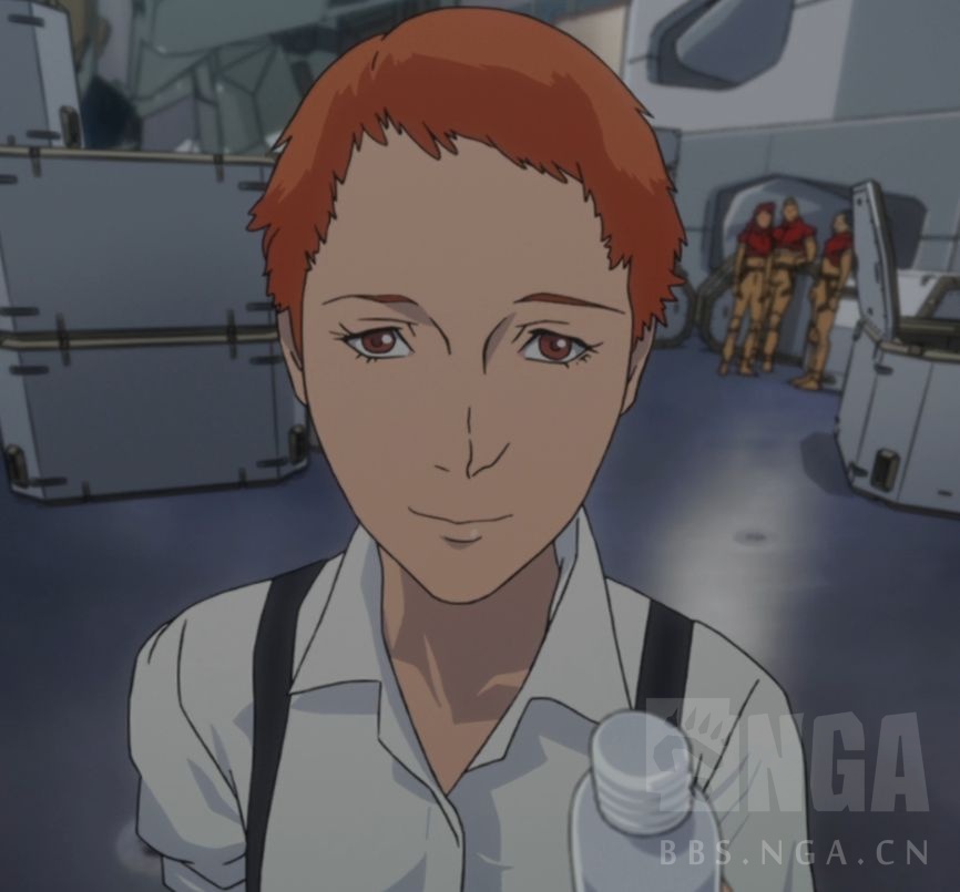 其实哈萨维女朋友长的还是可以的