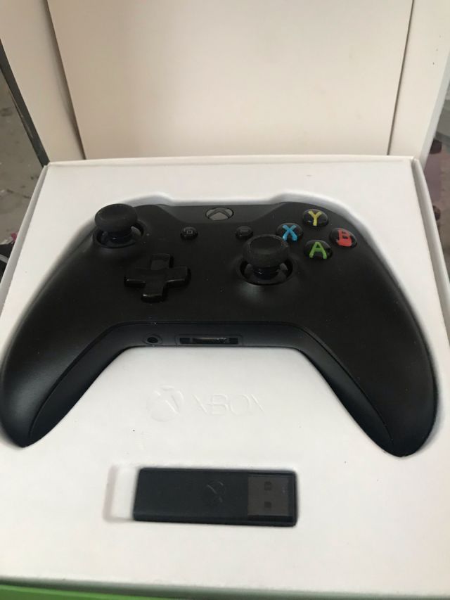 出xbox ones 手柄 260元 暂出