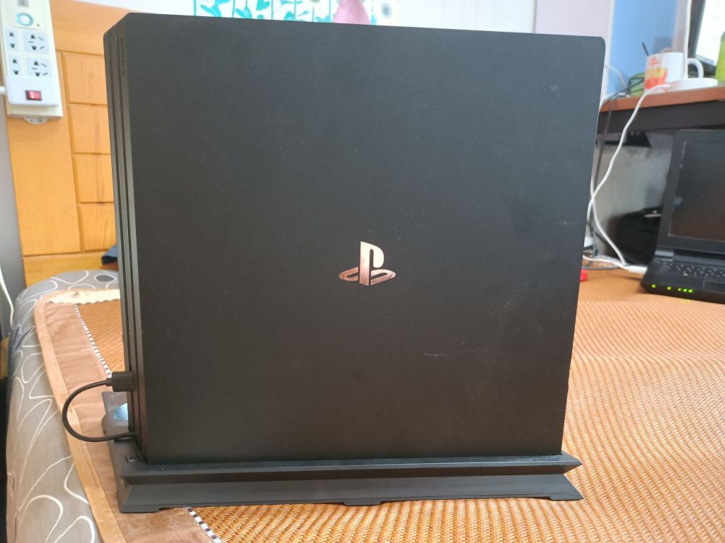 出一台自用日版ps4pro 1649