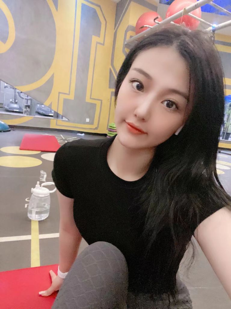 朋友圈里的美女坐的车