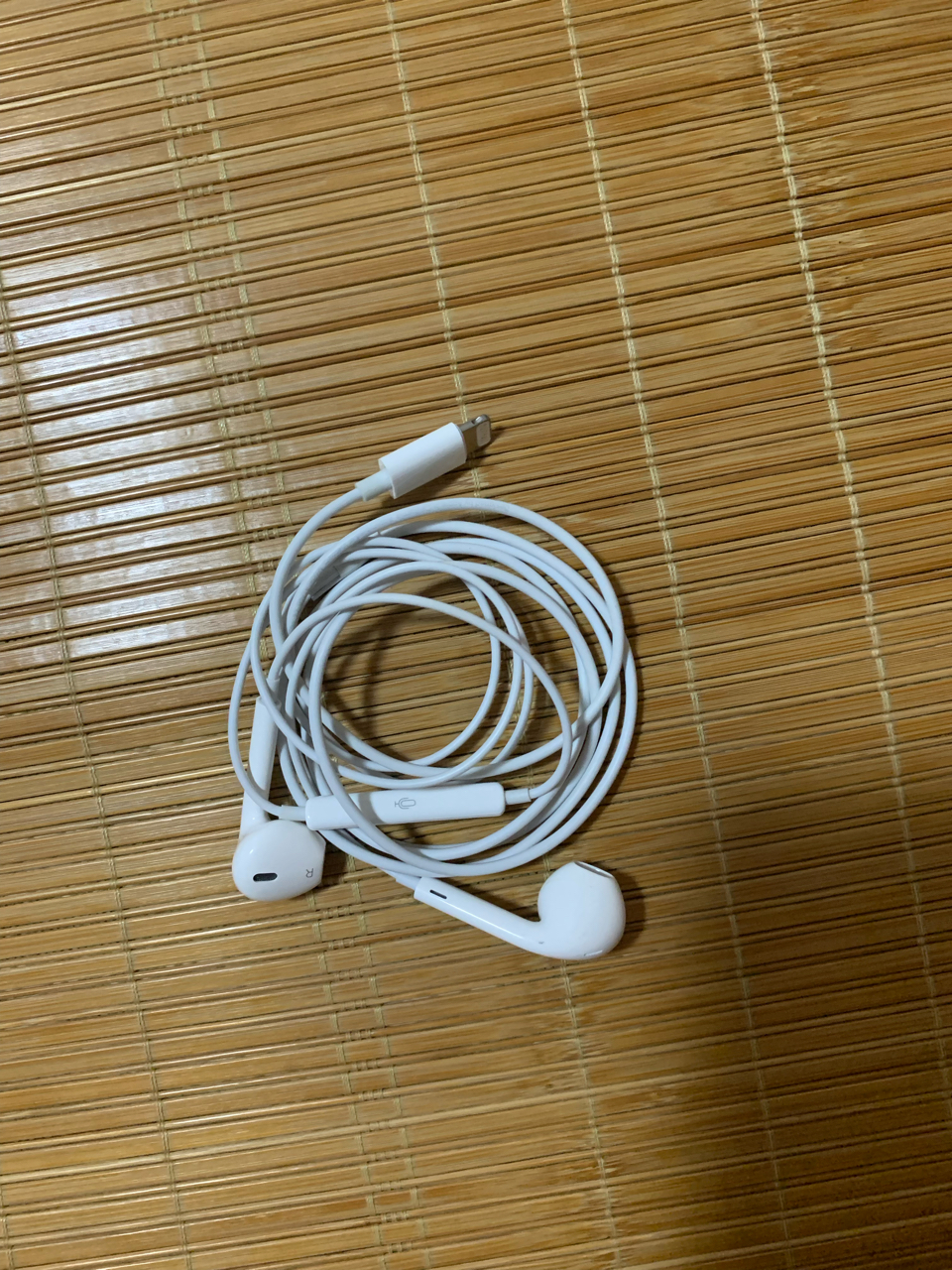 再次收一个苹果有线扁口耳机吧