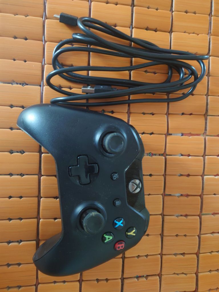 已出出一个初代xboxone手柄