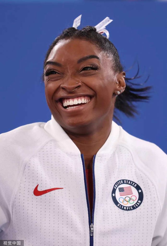 美国体操这个姑娘挺好看的