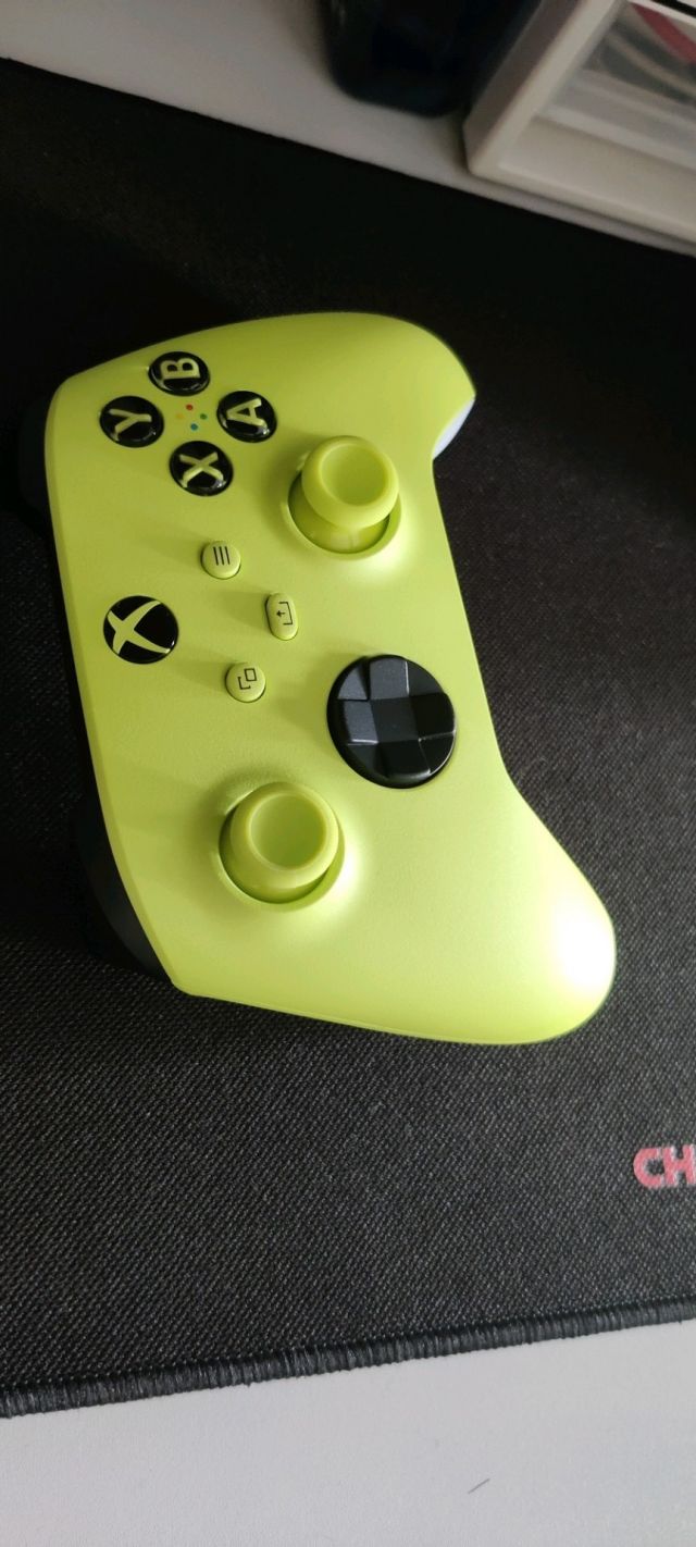 请问购买xsx电光黄手柄应该去哪? 哪哪都缺货