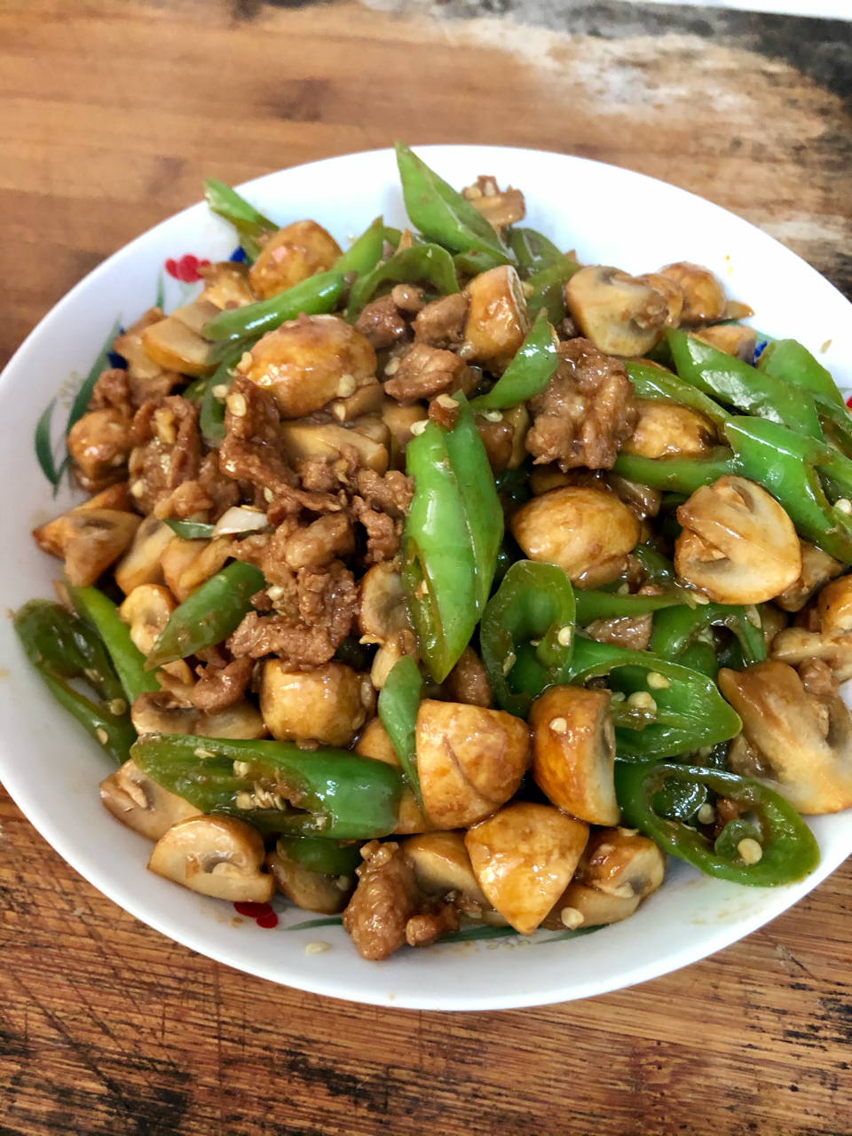 今天做了个口蘑炒肉