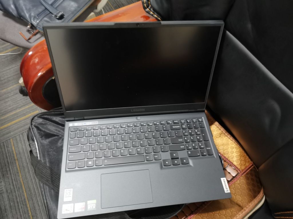 出一台联想r7000笔记本电脑购买不到一个月