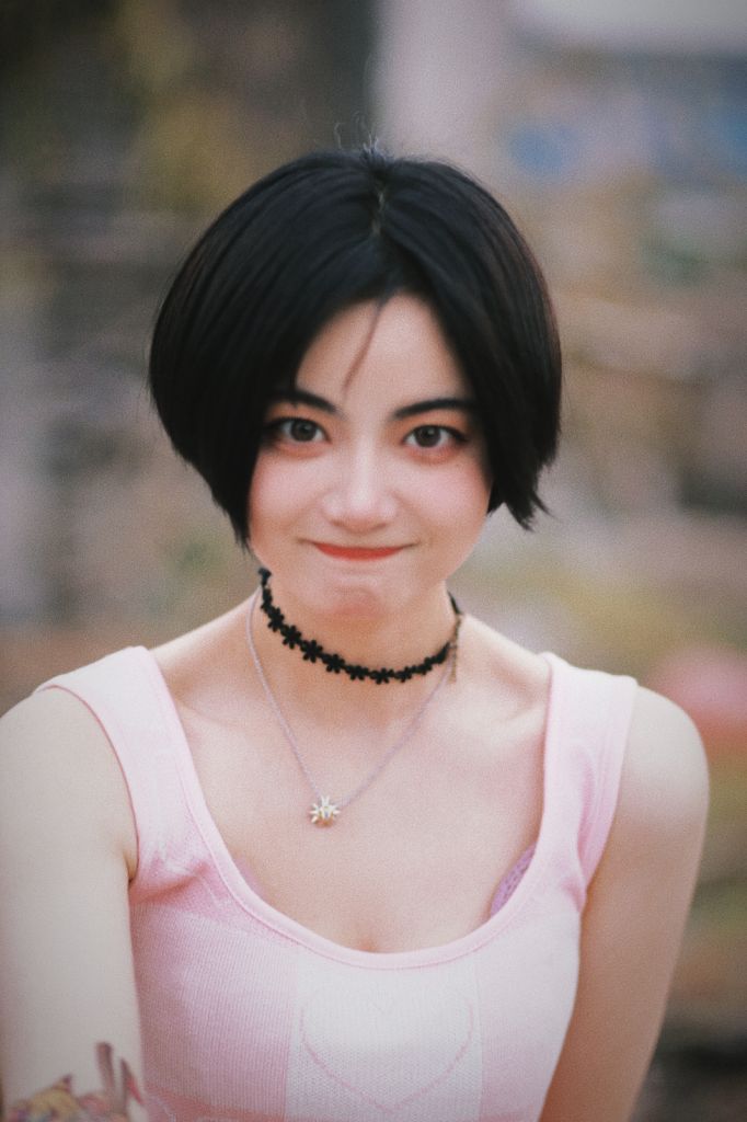 还是这组酷似王菲的妹子人像写真