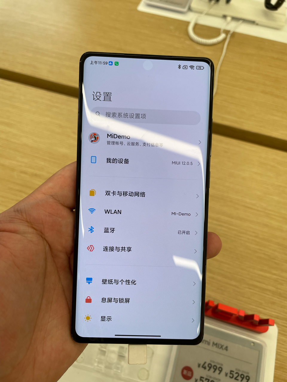 去看了mix4好看是真好看屏下摄像头还是能注意到