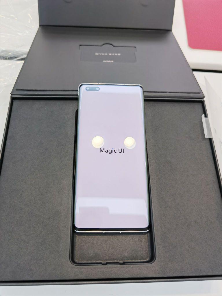 华为magic3pro至臻版,华为magicbookpro 开箱一个magic3至臻版白色已更新和mate40pro的屏幕对比