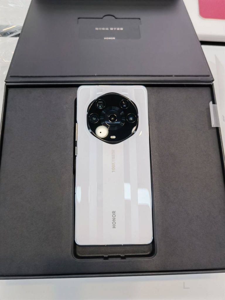 华为magic3pro至臻版,华为magicbookpro 开箱一个magic3至臻版白色已更新和mate40pro的屏幕对比