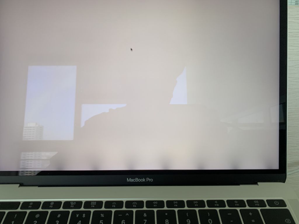 出台屏幕舞台灯的2017款macbook pro