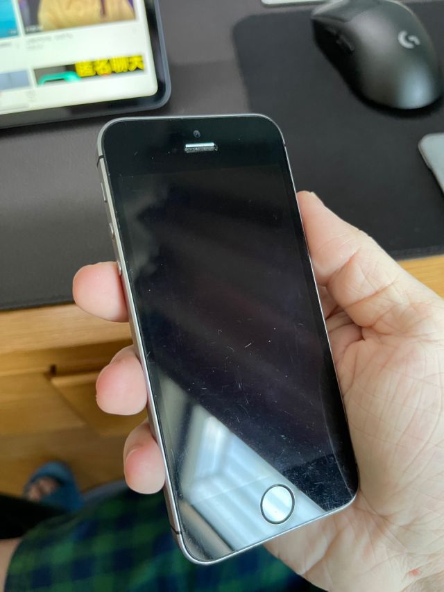 出一个 iphonese 一代黑色16g