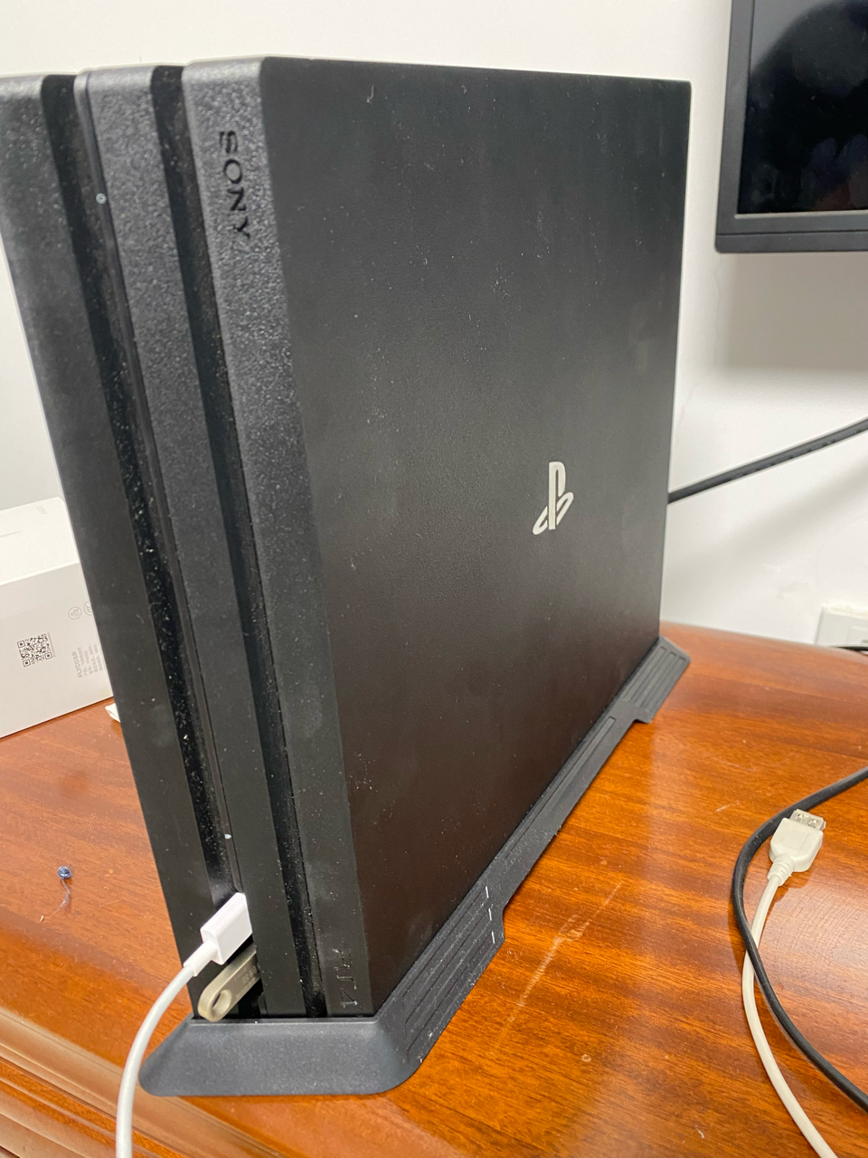 出一个国行ps4 pro1t单手柄